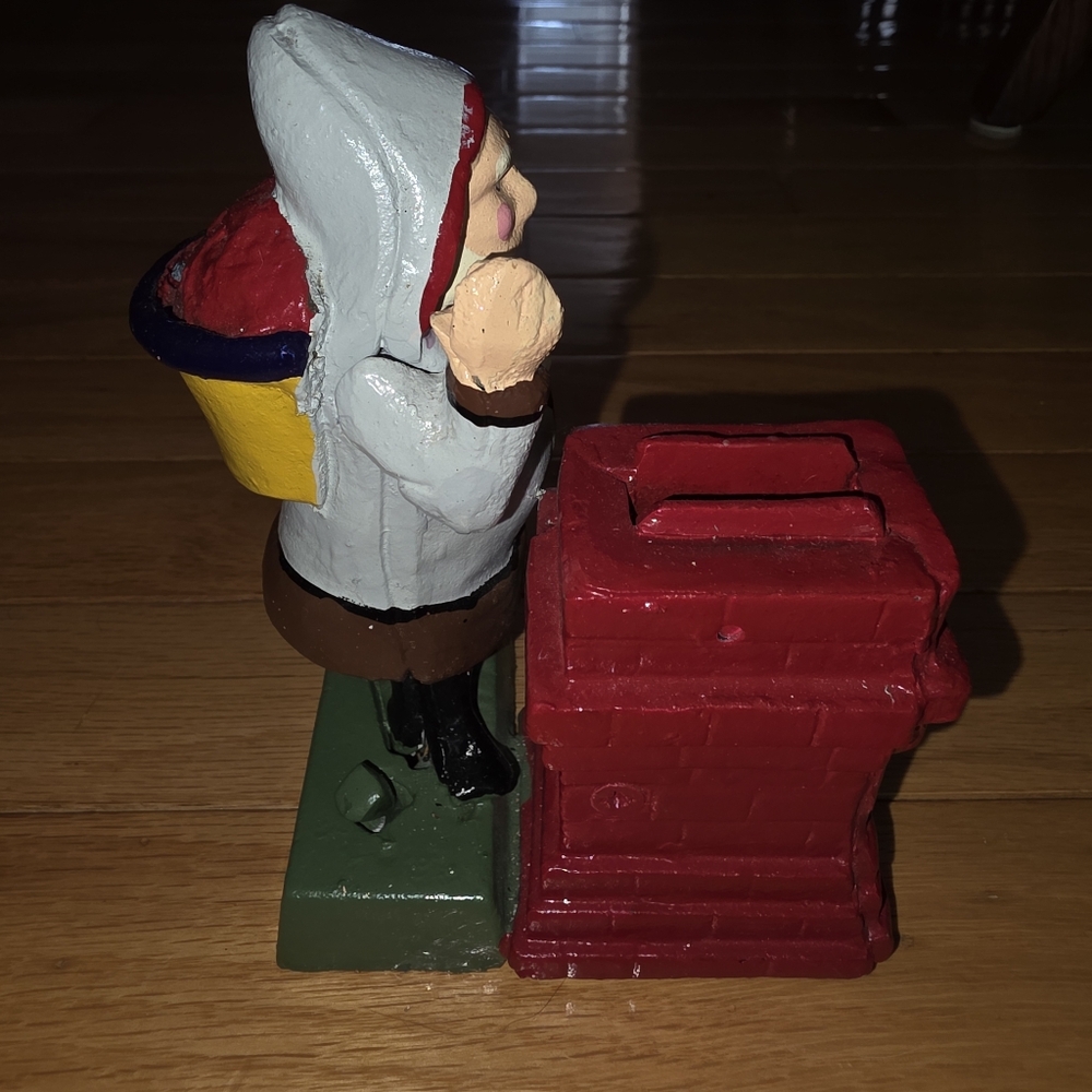 Vintage Cast Iron Working Coin Bank Of Santa/Gnome EC - Picture 3 of 5